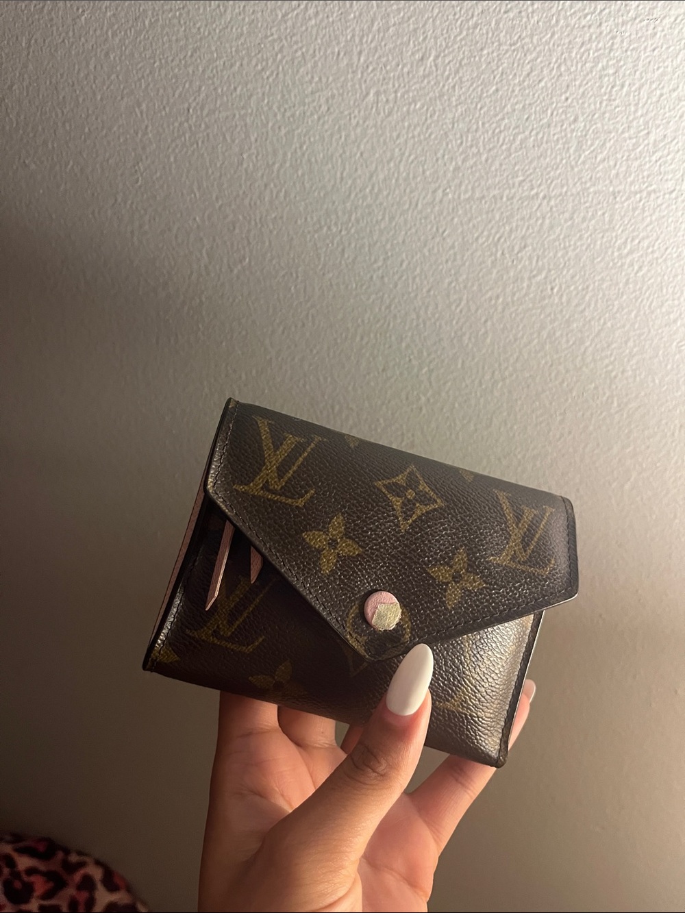 Louis Vuitton Brown Monogram Wallet with Pink Interior - Picture 4 of 6